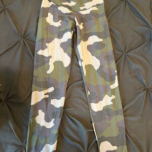 Aerie Camouflage Leggings - Green and Tan (Camo)